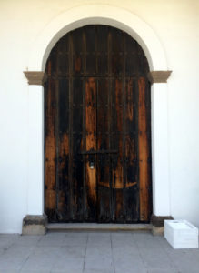 La Escoba church doorway